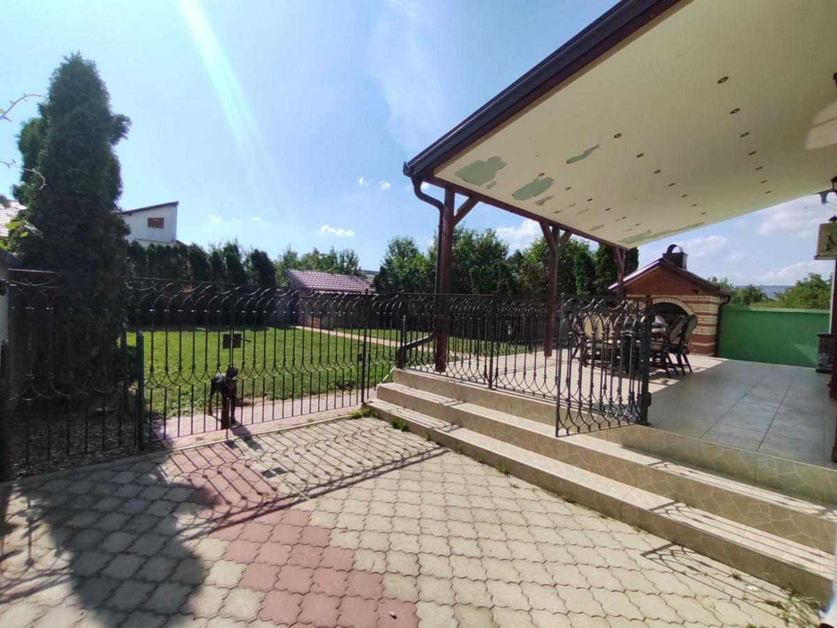 Guest House Maja Novi Sad Buitenkant foto