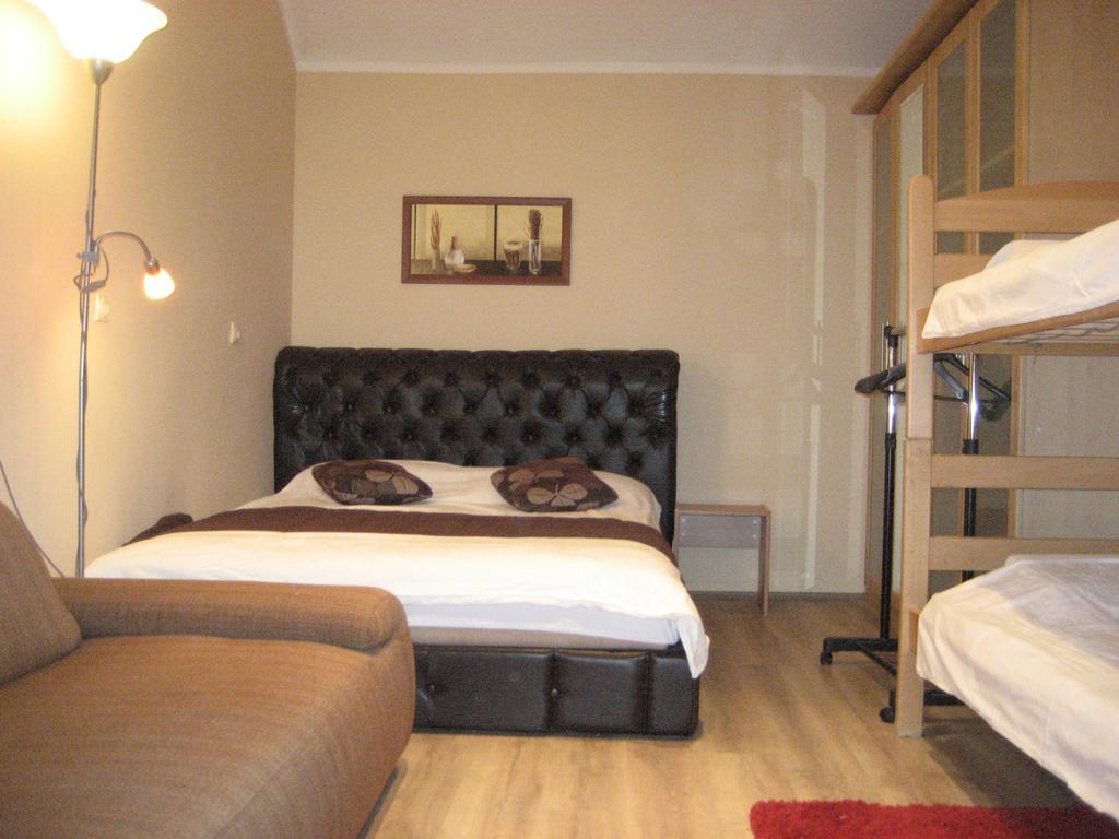 Guest House Maja Novi Sad Buitenkant foto