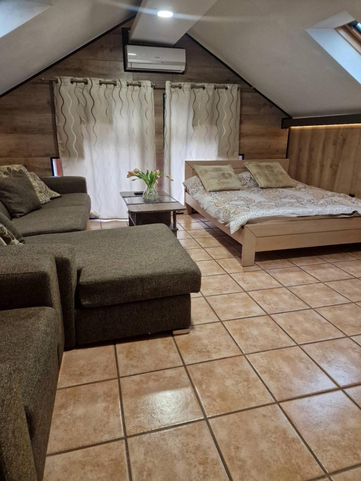 Guest House Maja Novi Sad Buitenkant foto