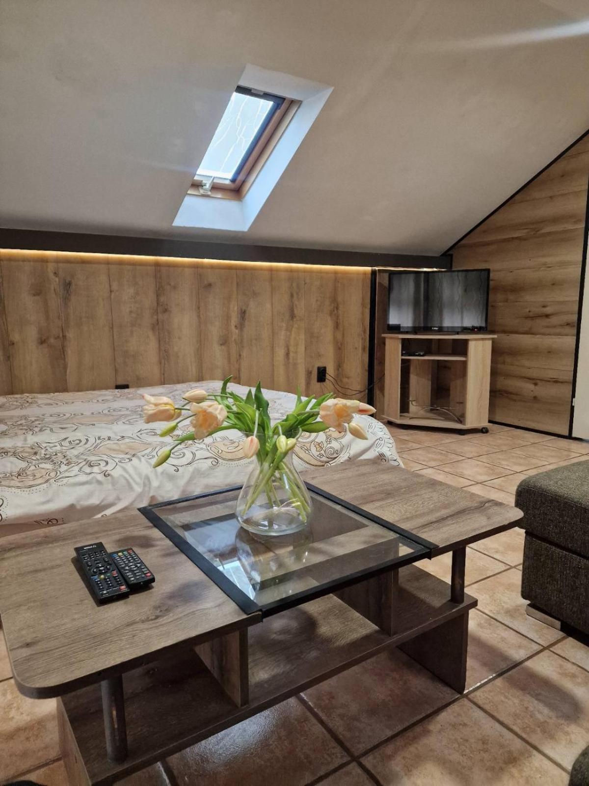 Guest House Maja Novi Sad Buitenkant foto