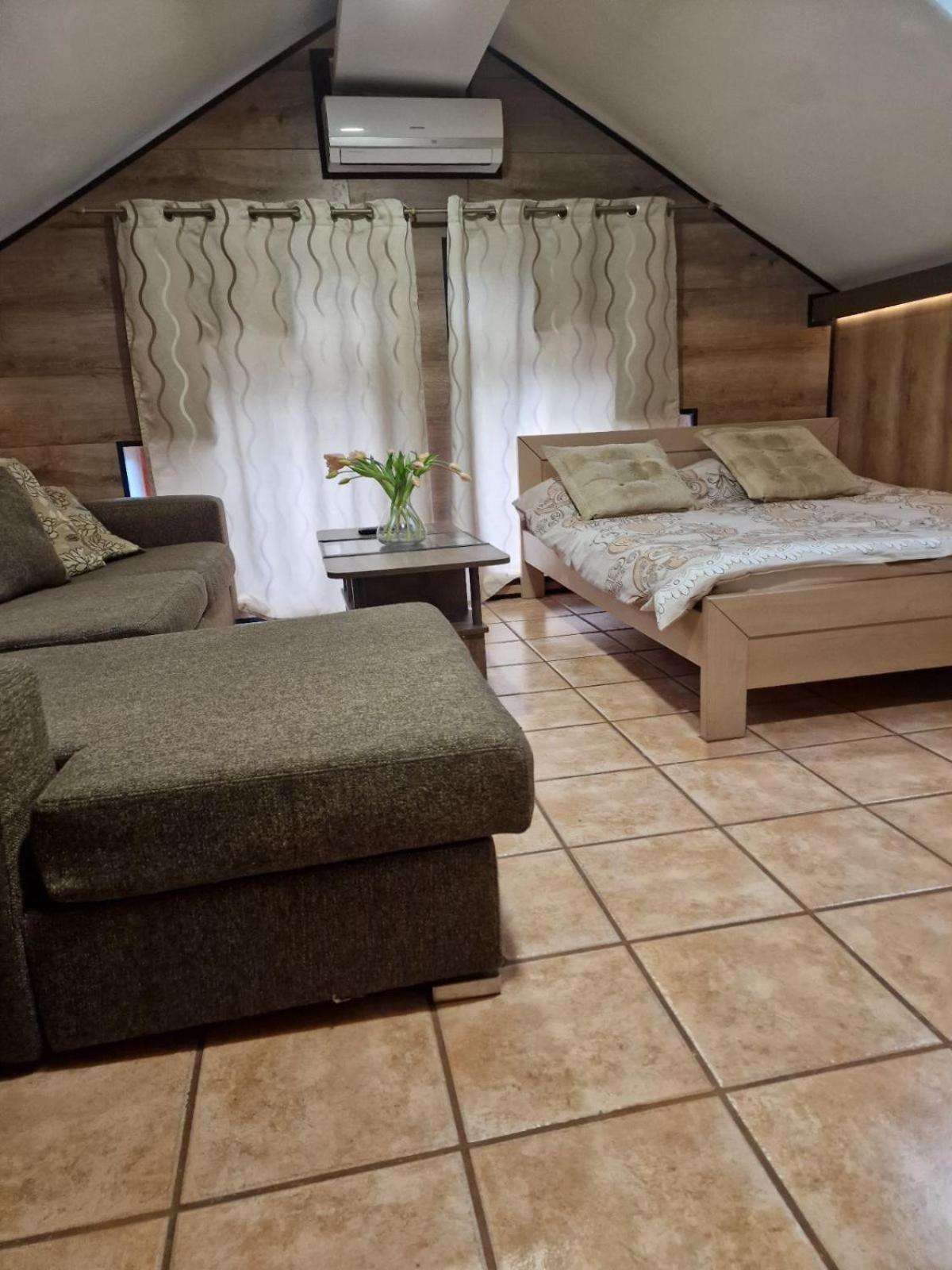 Guest House Maja Novi Sad Buitenkant foto