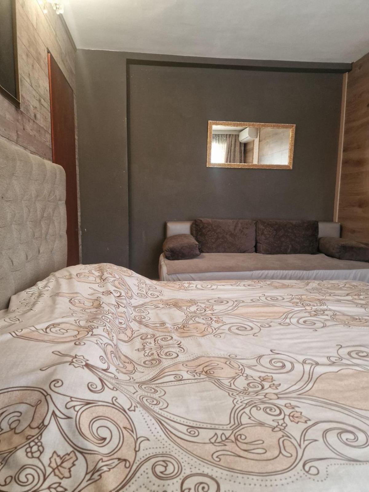 Guest House Maja Novi Sad Buitenkant foto