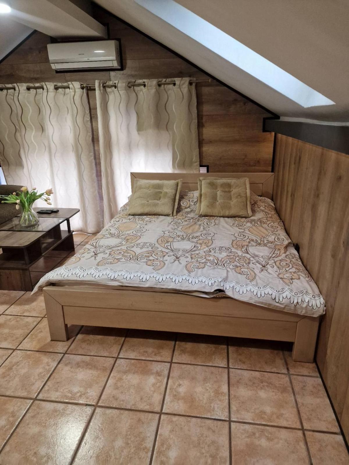 Guest House Maja Novi Sad Buitenkant foto