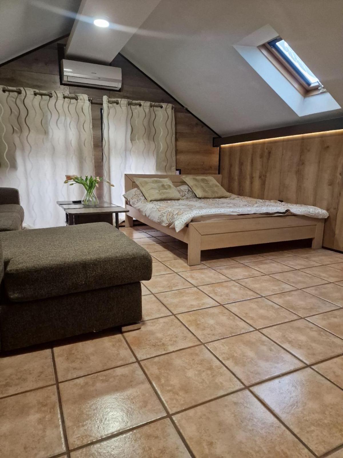 Guest House Maja Novi Sad Buitenkant foto