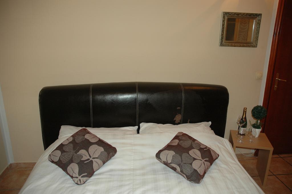 Guest House Maja Novi Sad Buitenkant foto