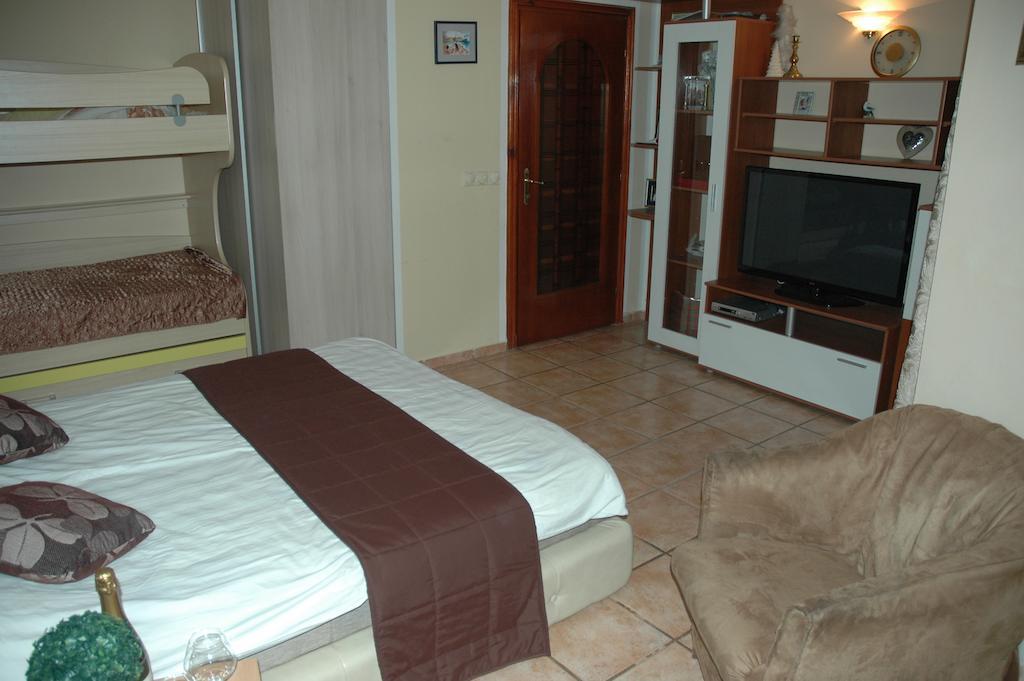 Guest House Maja Novi Sad Kamer foto