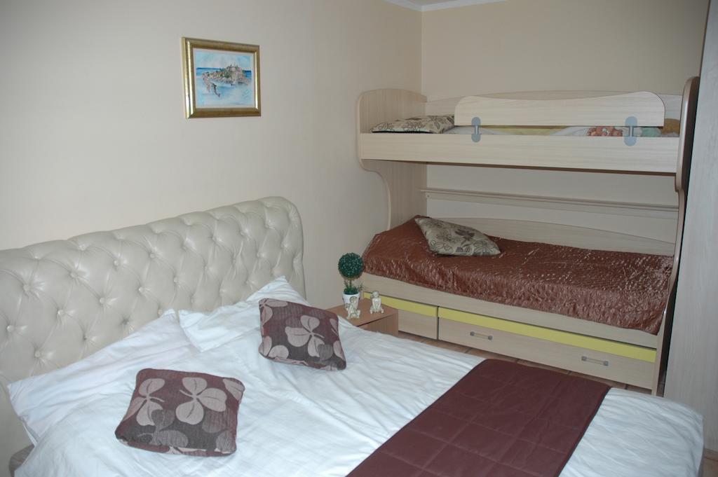 Guest House Maja Novi Sad Buitenkant foto
