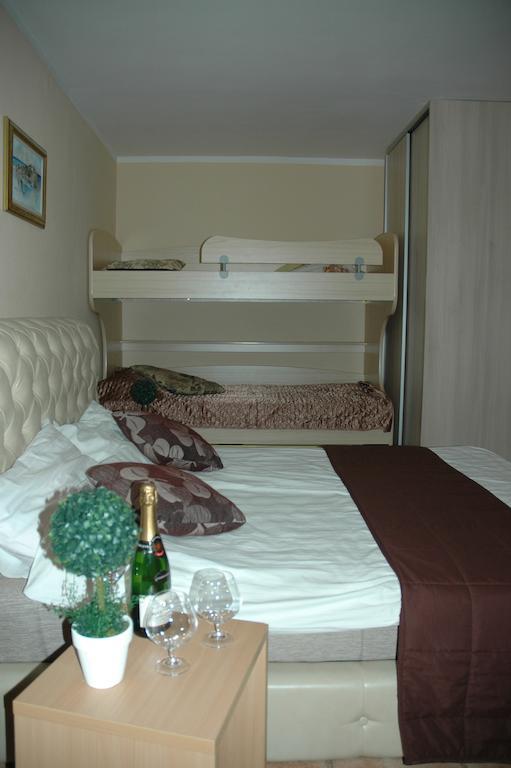 Guest House Maja Novi Sad Kamer foto