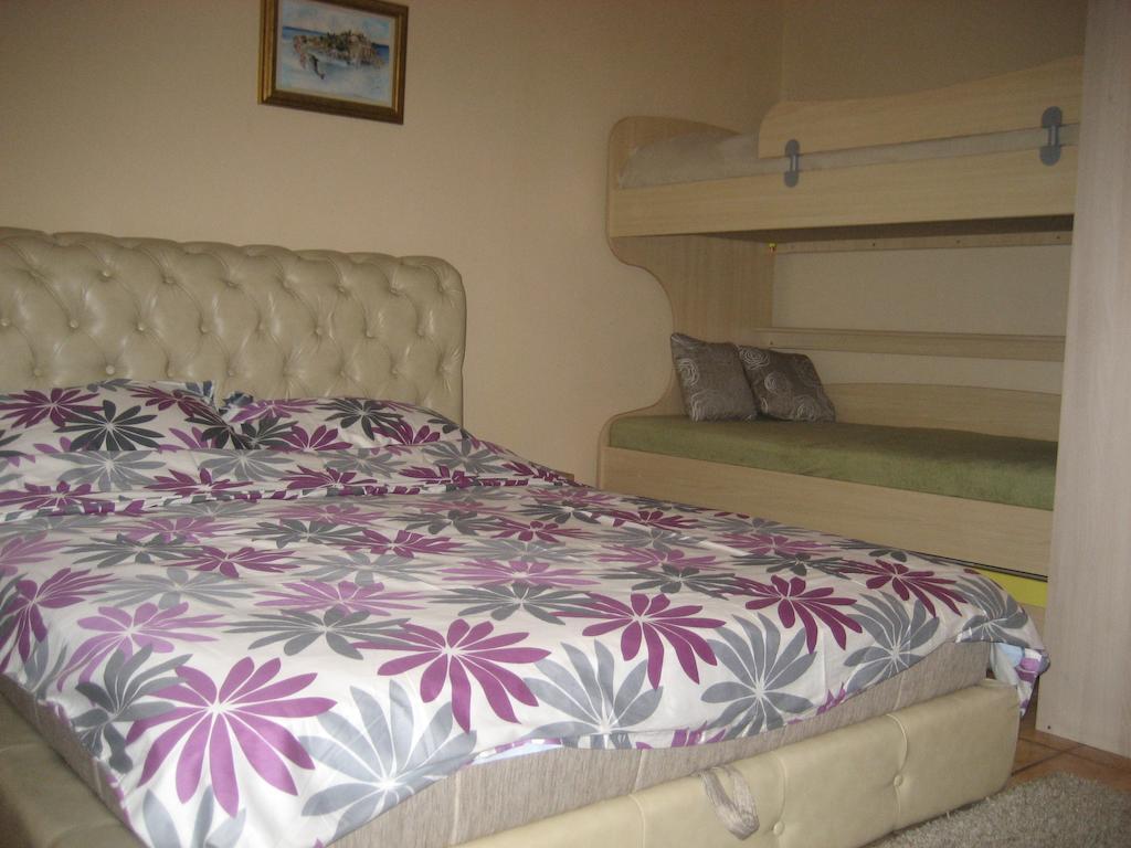 Guest House Maja Novi Sad Buitenkant foto