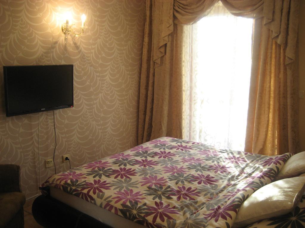Guest House Maja Novi Sad Buitenkant foto