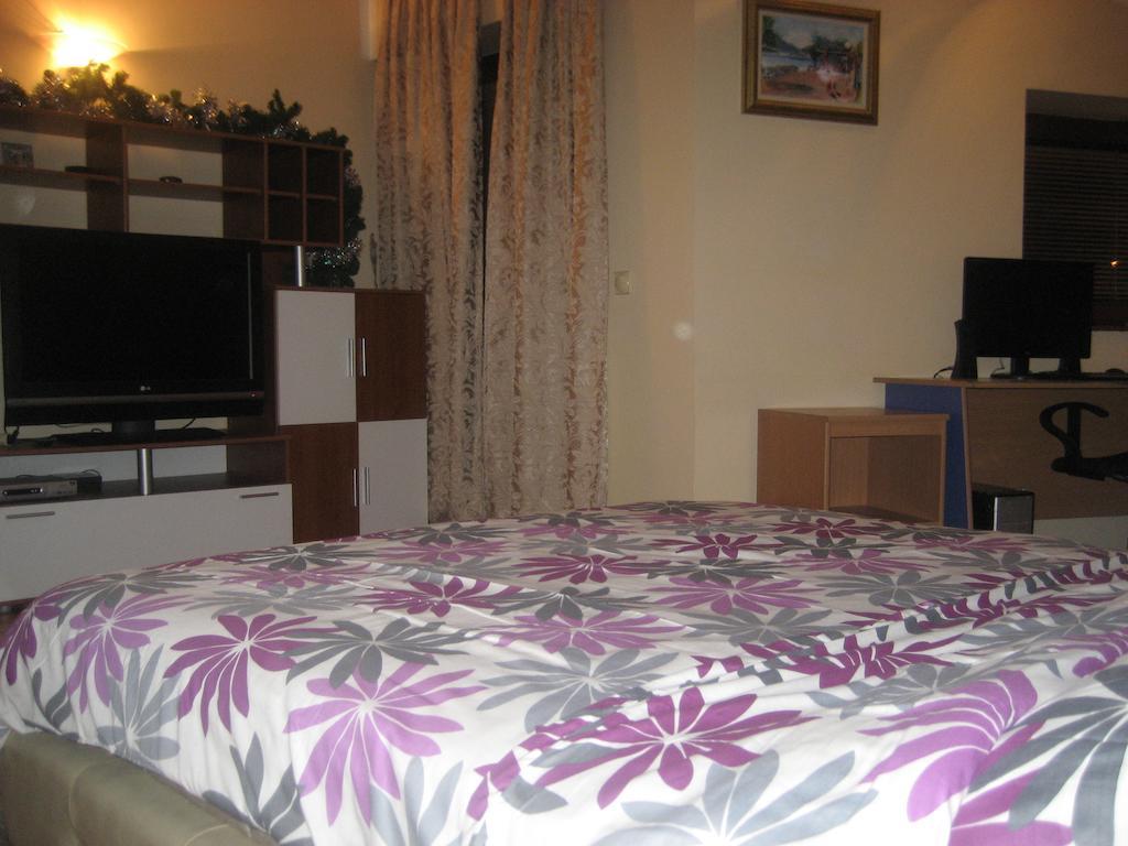 Guest House Maja Novi Sad Buitenkant foto