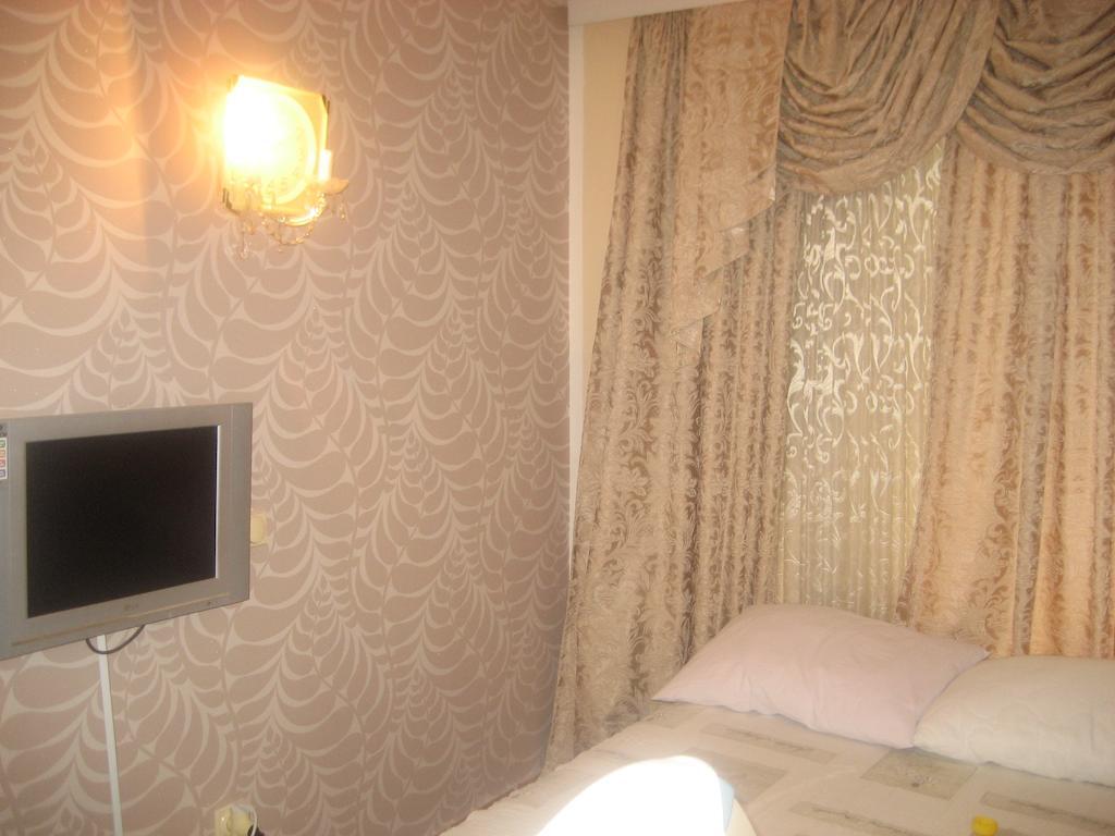 Guest House Maja Novi Sad Buitenkant foto