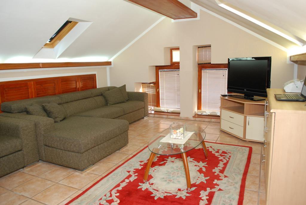 Guest House Maja Novi Sad Kamer foto