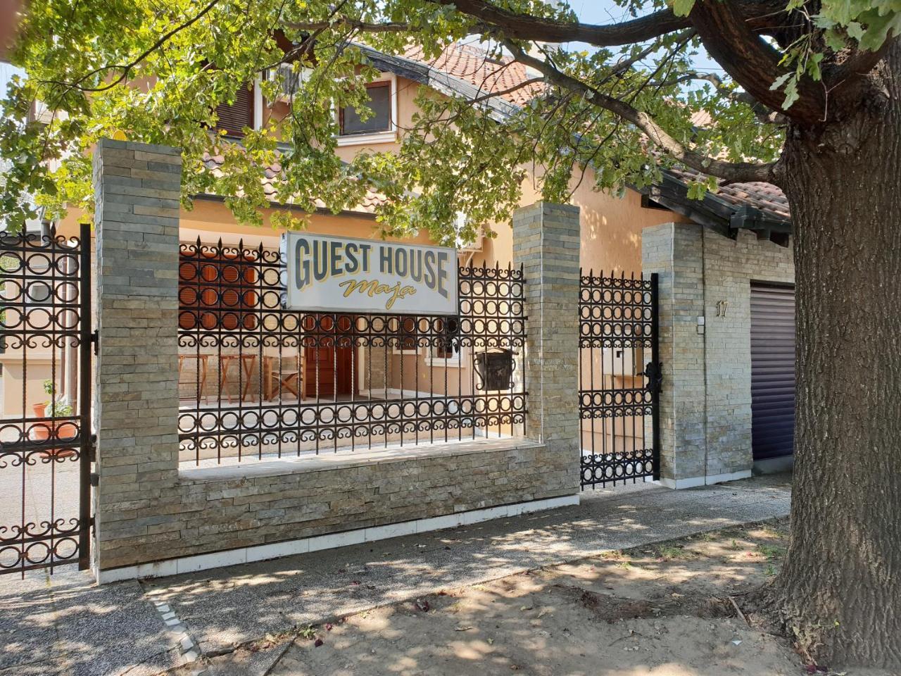 Guest House Maja Novi Sad Buitenkant foto